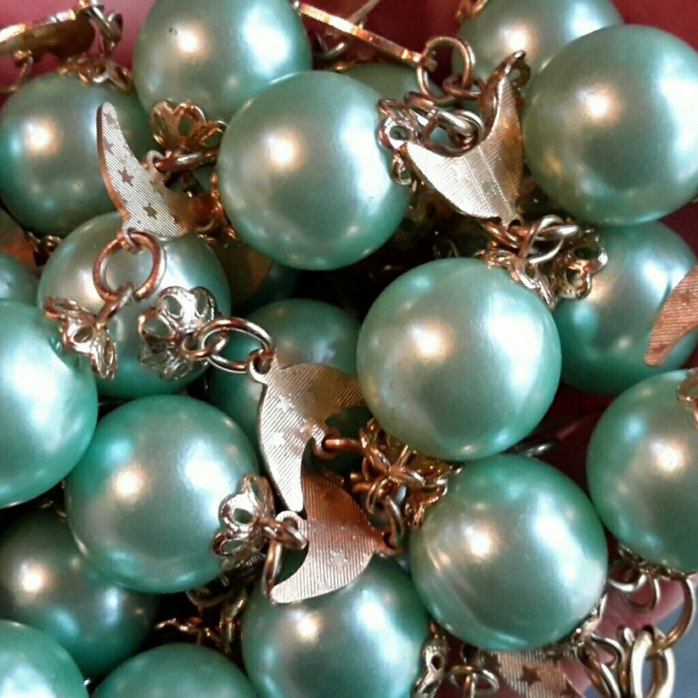 So Pretty Green Faux Pearl Chain Necklace